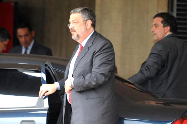 Palocci é condenado a mais de 12 anos de prisão 