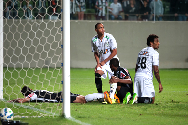 Galo vence o Figueira e continua na liderança isolada