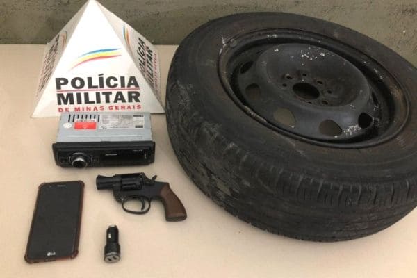 Dupla é presa após roubo no bairro Cabral