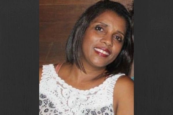 Mulher procura irmã gêmea separada dela ainda bebê em Contagem