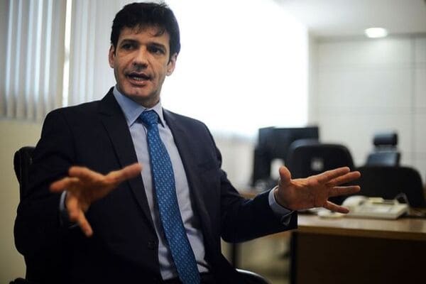 Ministro comemora manutenção de veto à franquia de bagagem em avião