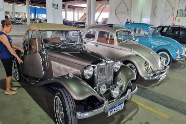 Mais um Encontro de Carros Antigos em Contagem