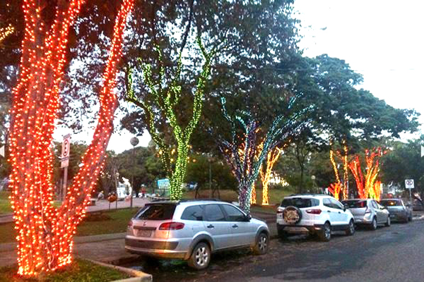 Vem aí, a iluminação de Natal e o Papai Noel de Contagem 