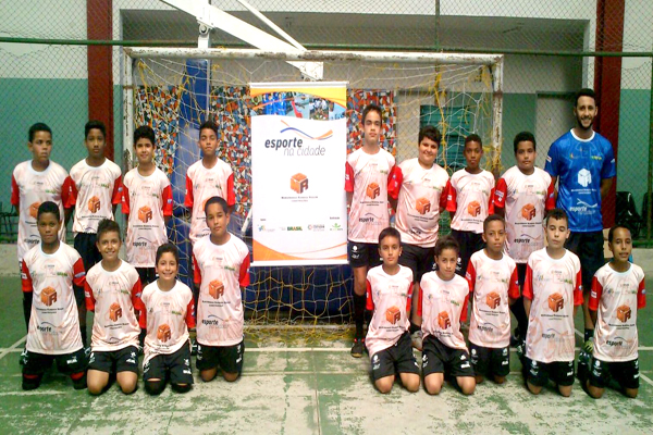 Escolinha de futsal gratuita no bairro Tropical, em Contagem