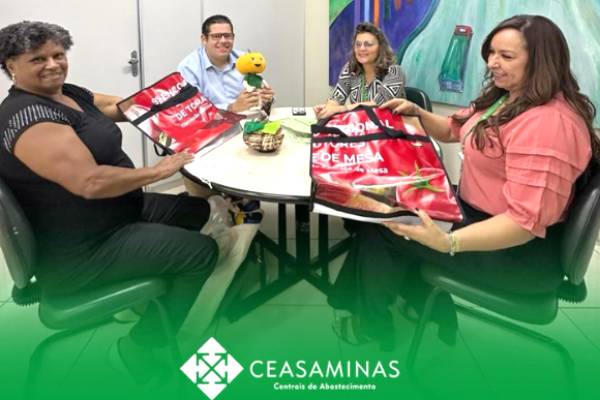 CeasaMinas firma parceria com ONG Reciclarte que transforma resíduos em arte e ajuda famílias