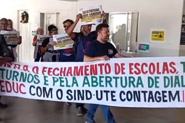 SindUte Contagem promove paralisação e protesta contra fechamento de escolas e turmas