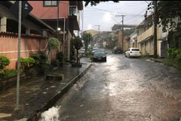 Tempestades castigam Contagem e região; Alerta da Defesa Civil está ativo