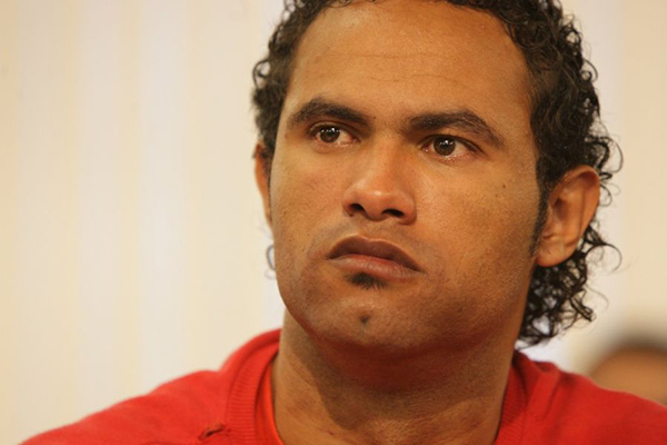 Goleiro Bruno se apresenta espontaneamente à polícia e volta para a prisão