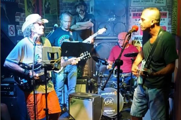 Dia Mundial do Rock volta à Savassi com tributo a Woodstock