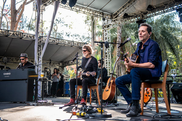 Titãs faz show acústico no Inhotim 