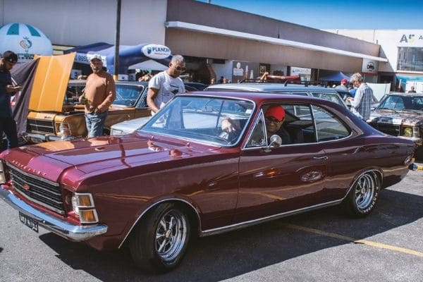 Encontro de Opala e Caravan chega à segunda edição em Contagem