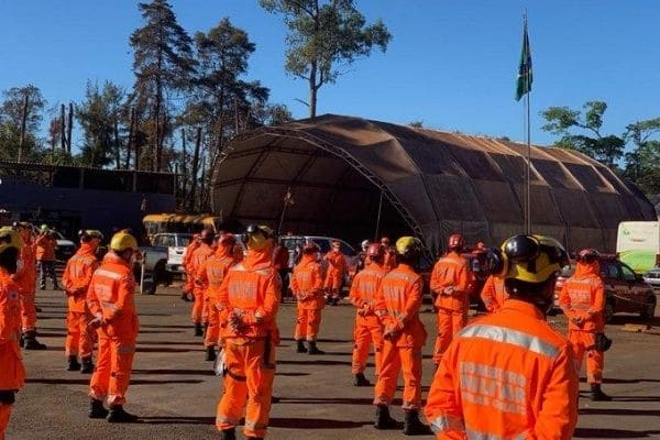 Bombeiros retomam as buscas em Brumadinho