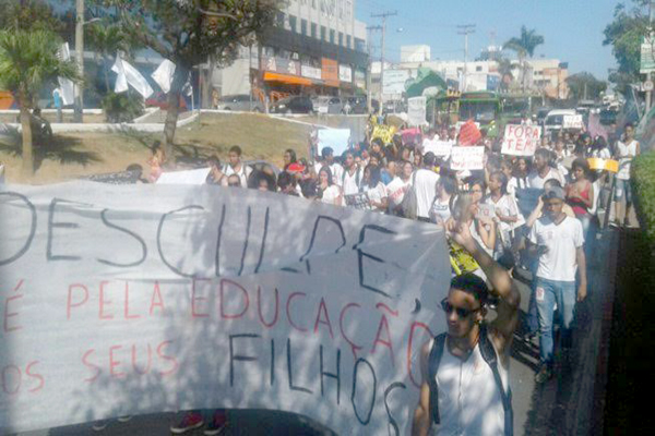 Escola Helena Guerra é ocupada por estudantes nesta quinta-feira