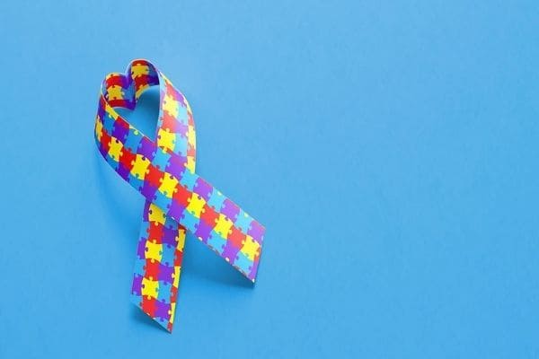 PL que institui carteira de identificação do autista é aprovado em Contagem