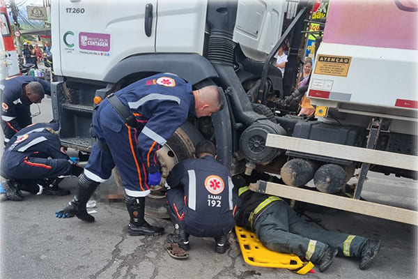 Caminhão de lixo atropela e fere em Nova Contagem