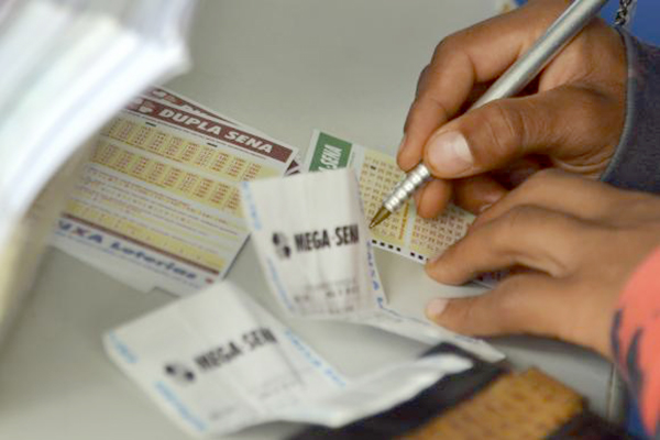Apostas na Mega da Virada movimentam lotéricas