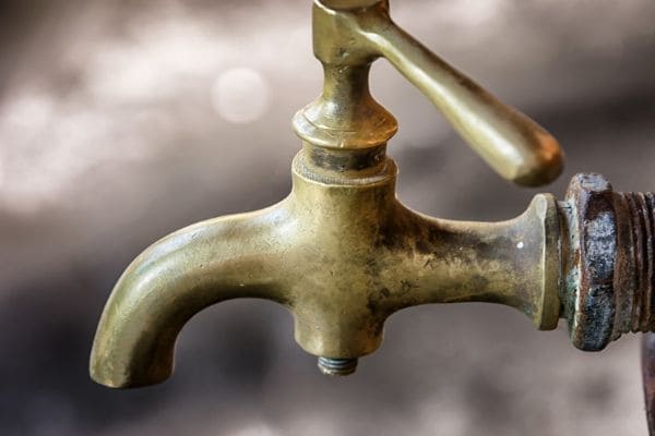Abastecimento de água é interrompido em quatro bairros de Contagem