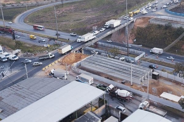 Obras do viaduto das Américas II alteram o trânsito em Contagem