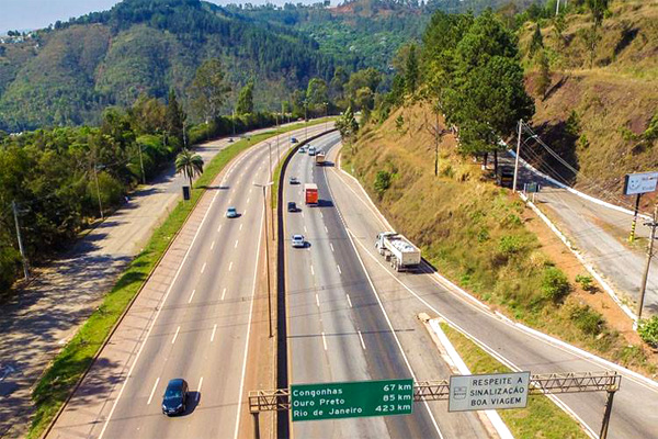 Bebê nasce em plena BR-040 no Sábado de Aleluia