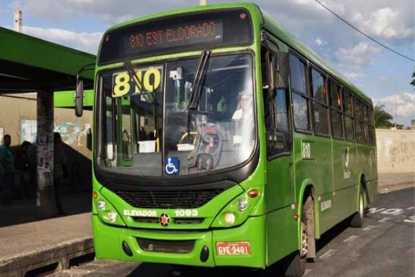 Ônibus circulam com quadro de horários de sábado, em Contagem