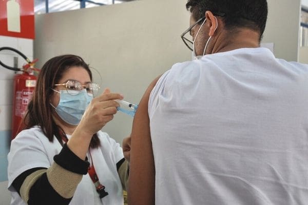 Vacinação: grupo sem cadastro é ampliado para 18 anos