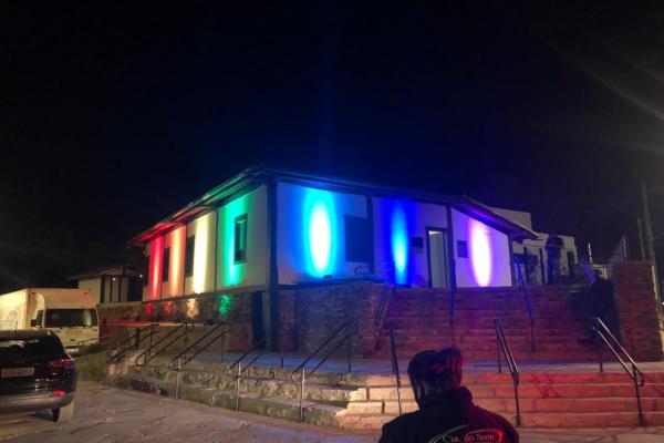 Prédios públicos de Contagem ganham iluminação especial no Dia do Orgulho LGBTQIA+