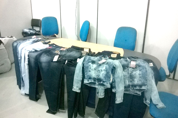 Roupas falsas são apreendidas em Contagem