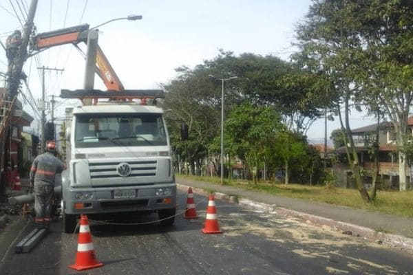 Roubo de carro termina em perseguição e acidente em Contagem