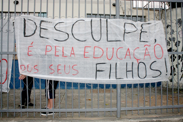 Estudantes mantêm ocupação em escola de Contagem