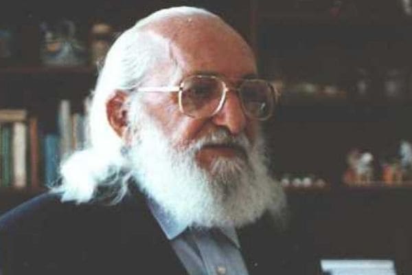 Biblioteca Municipal de Contagem exibe mostra em homenagem a Paulo Freire