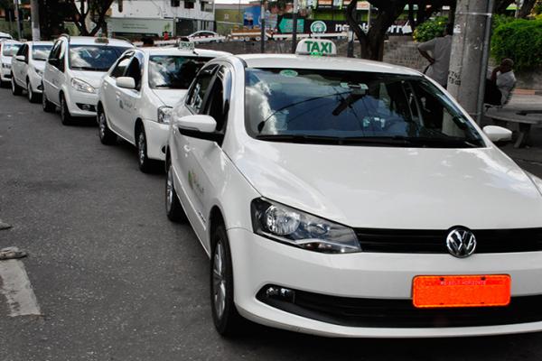 Taxistas de Contagem participam de pesquisa