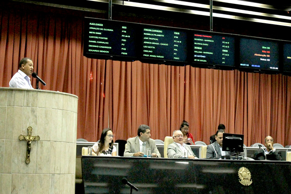 Vereadores reclamam do laboratório Lab-Clin que atua em Contagem