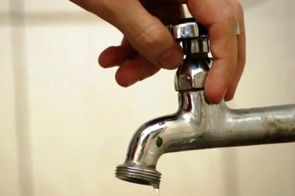 Falta de água afeta cinco bairros em Contagem
