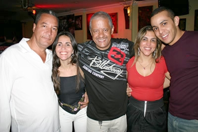 Primo faz sua despedida ao som do Queen