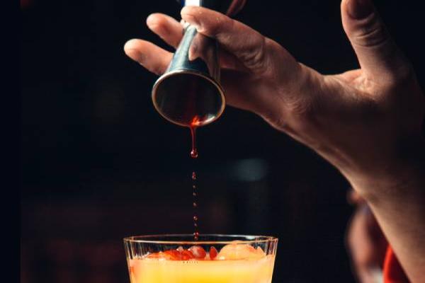 Após mortes por bebidas alcoólicas adulteradas, entidades fazem alerta 