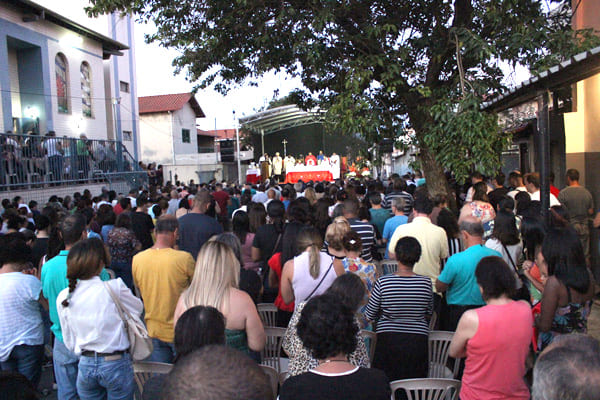 Devotos de São Judas Tadeu rezam pelo Brasil