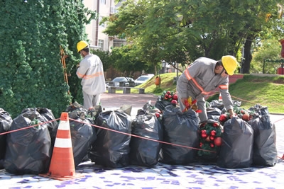 Decorações de Natal se despedem das Praças de Contagem 