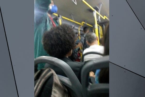Leitora registra superlotação em ônibus da linha 307A