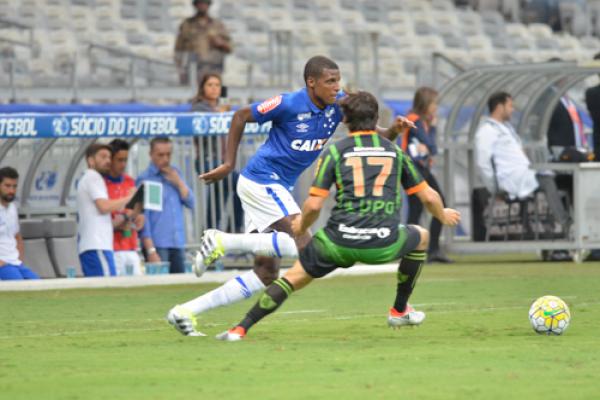 Clássico termina com expulsão de técnicos dos próximos jogos