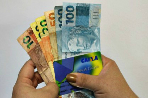 Trabalhadores têm até hoje para sacar o benefício do PIS/Pasep referente a 2014 