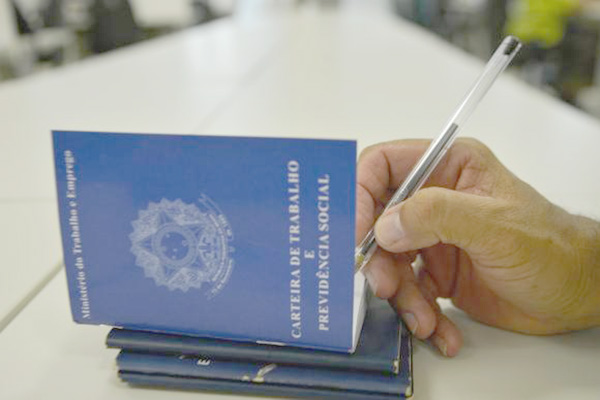 Taxa de desemprego sobe  2,1%, diz IBE