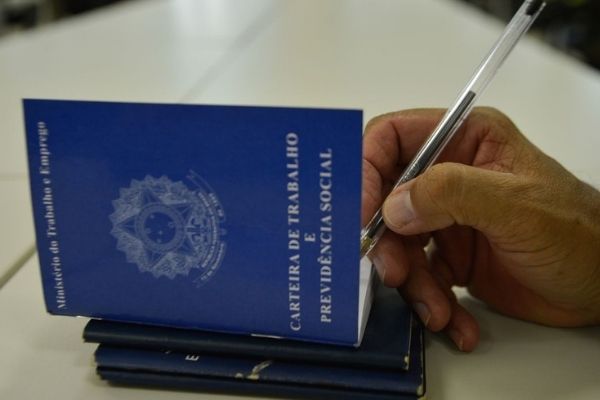 Contagem tem vagas de emprego para dentista e psicólogo