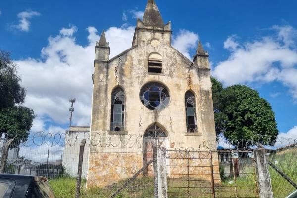 Cidadão de Contagem denuncia abandono da Capela Imaculada Conceição 