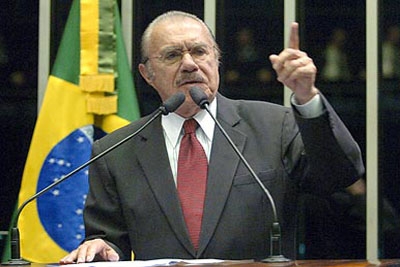 Sarney é reeleito para a presidência do Senado