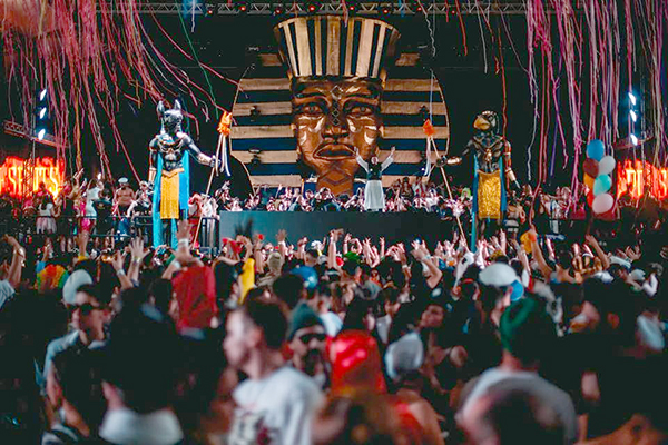 Festa à fantasia traz o Egito para Belo Horizonte