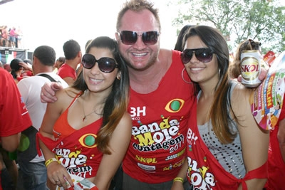 Banda Mole de Contagem atrai milhares de foliões