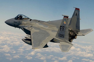 Caça americano cai na Líbia; um tripulante é resgatado