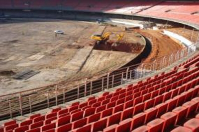 Operários de obra do estádio Mineirão mantêm greve 