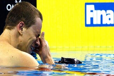 Cielo arranca o peso das costas e é campeão mundial nos 50m borboleta
