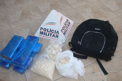 18º BPM apreende drogas no Bairro Inconfidentes 